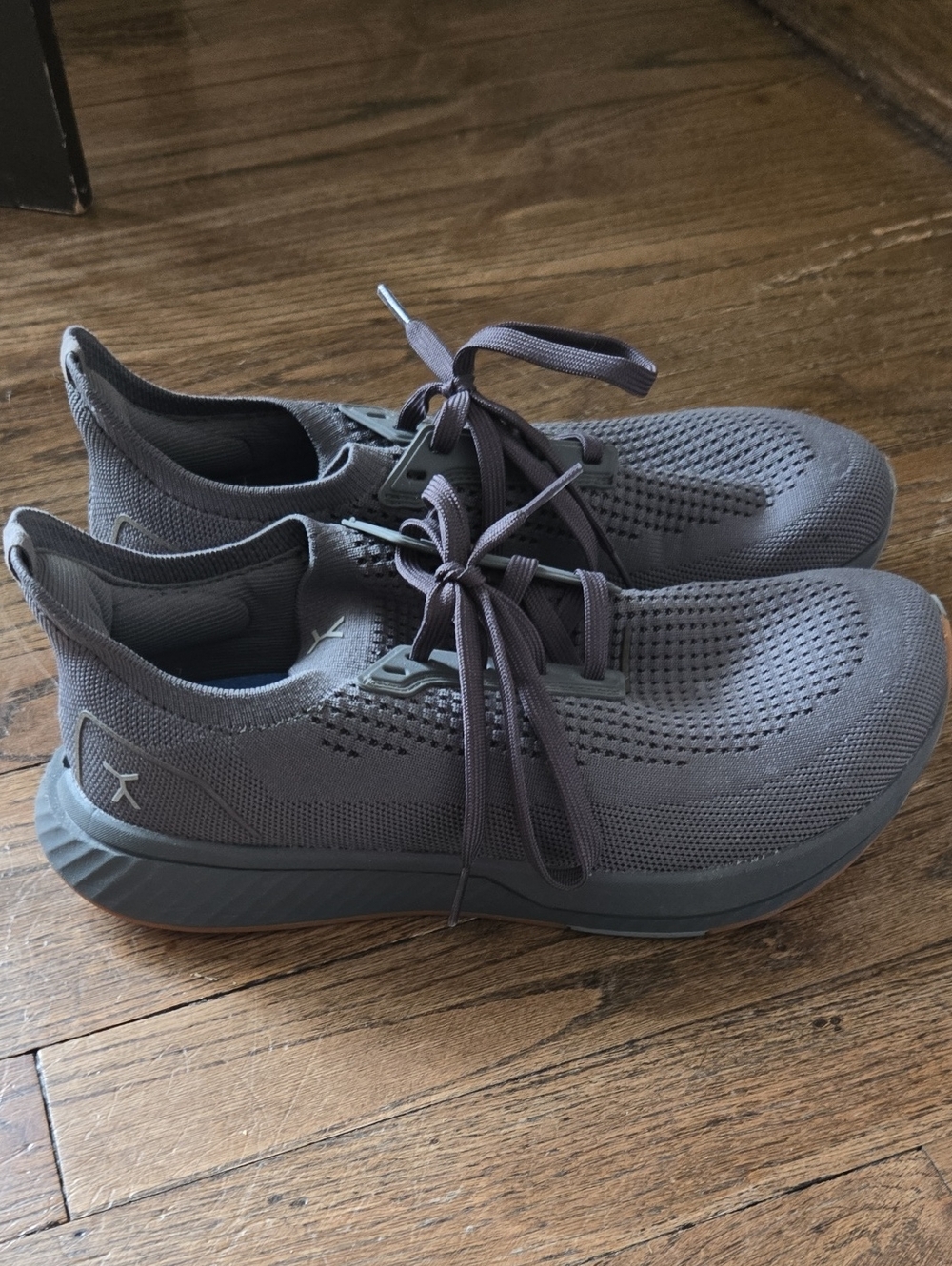 FLUX Adapt Runner Mens 7.5 Womens 9